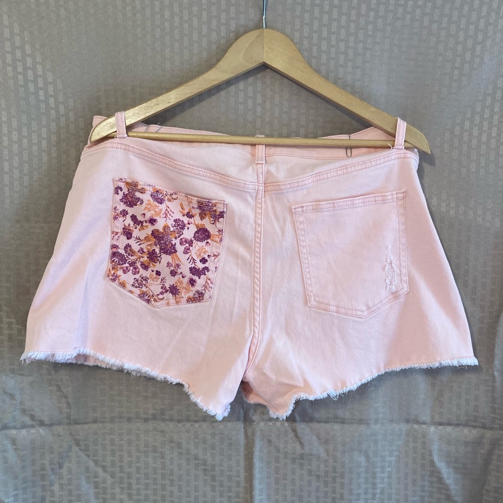 Floral Accent Pink Denim Shorts - Picture 2 of 2